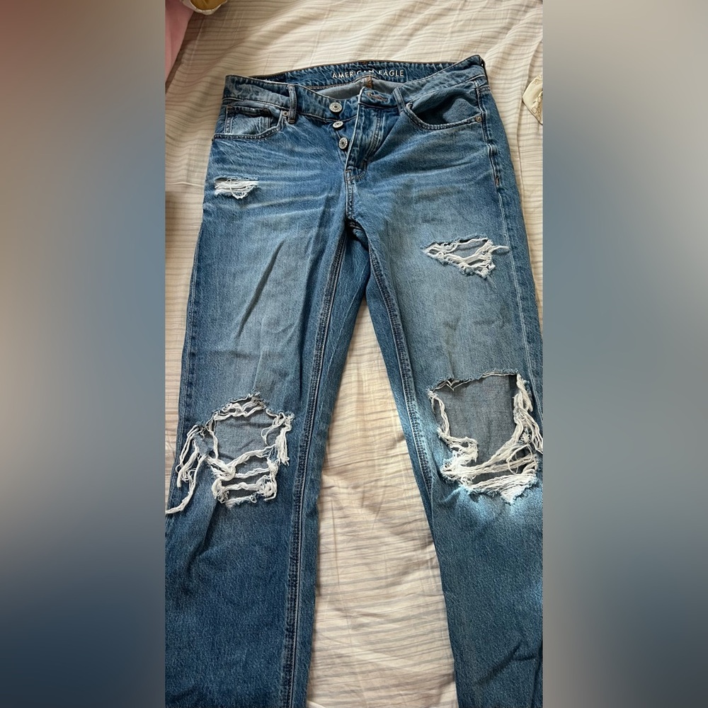 Ripped Trendy American Eagle Jeans